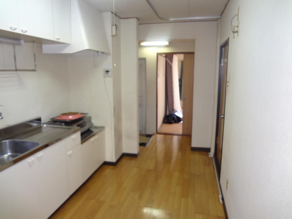 Kitchen. Indoor (12 May 2013) Shooting