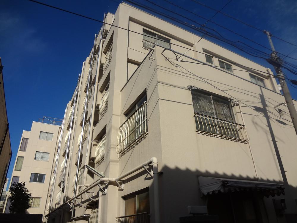 Local appearance photo. Local (12 May 2013) Shooting