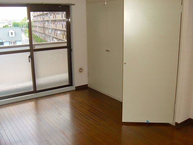 Living and room. Western is. Storage There are many!