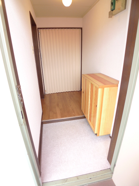 Entrance. Convenience at the door of the spread!