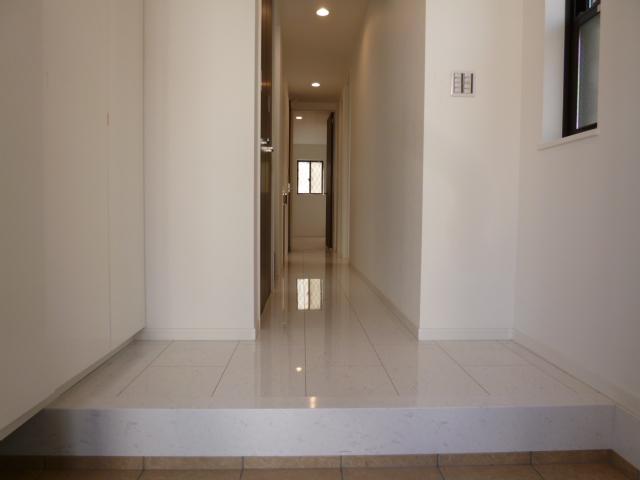 Entrance. Example of construction