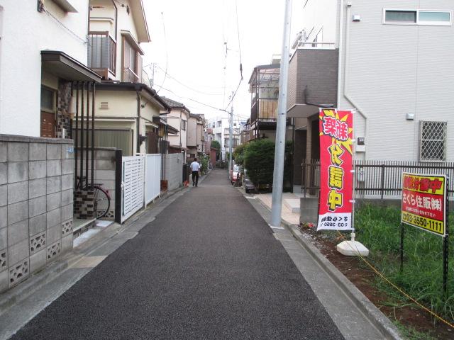 Local photos, including front road. Local (10 May 2013) Shooting