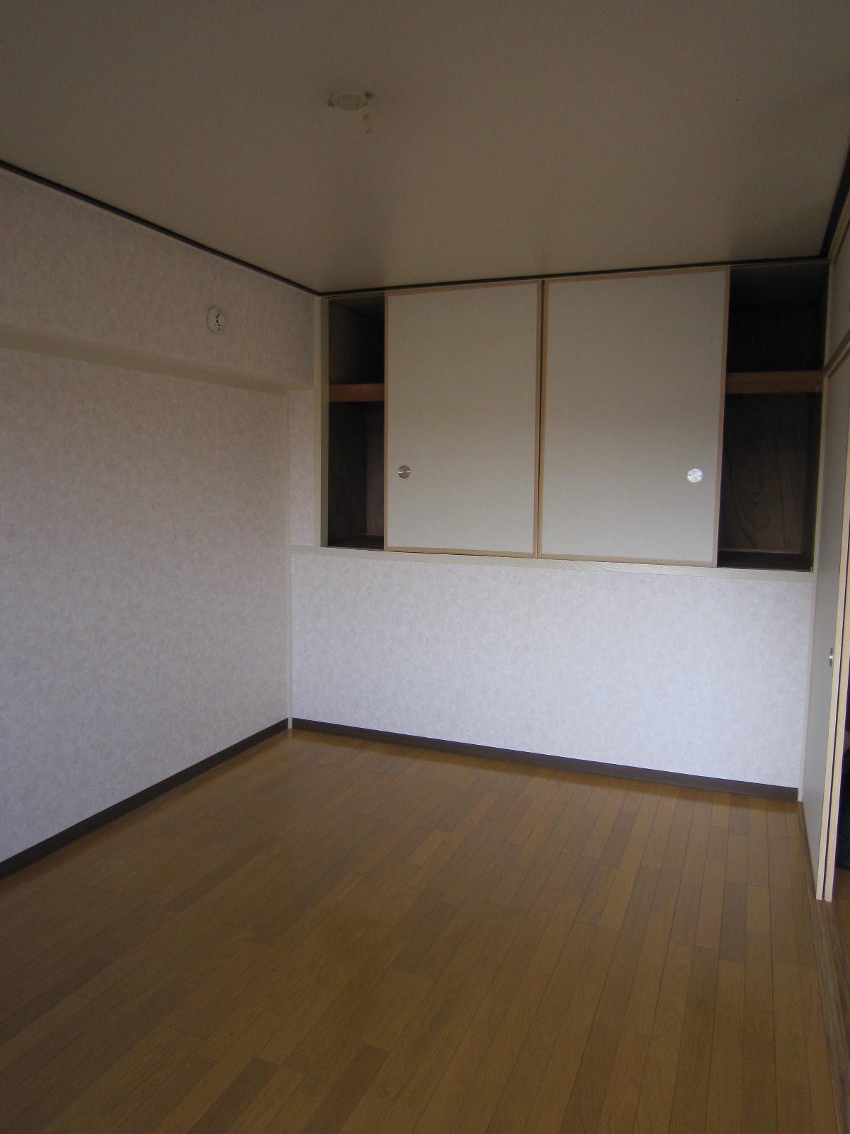 Receipt. Western-style compartment