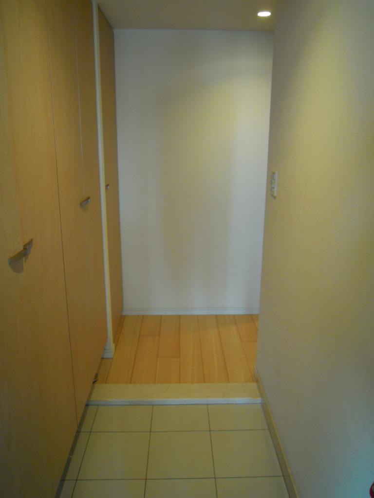 Entrance. Local (July 2013) Shooting