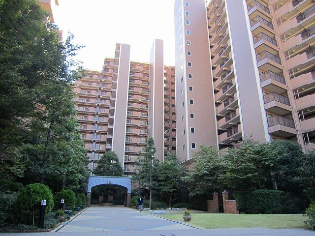 Other common areas. Patio garden entrance