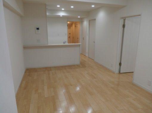 Living. ~ New interior full renovation ~   ◆ Per southeast angle room, Exposure to the sun ・ Ventilation is good ◆ 2 Line 2 stations available, It is convenient for transportation in 3 minutes "Itabashikuyakushomae" station walk ◆