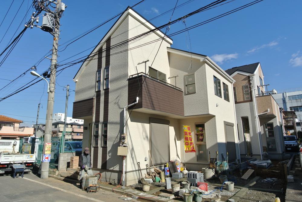 Local appearance photo. Local (12 May 2013) Shooting