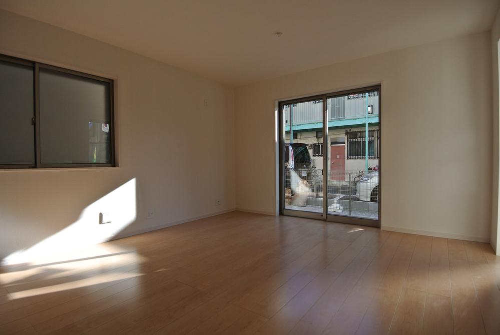 Living. Local (12 May 2013) Shooting