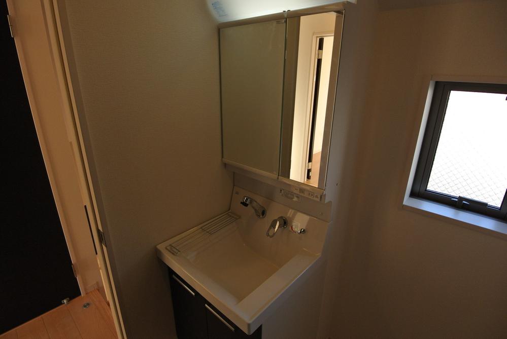 Wash basin, toilet. Local (12 May 2013) Shooting