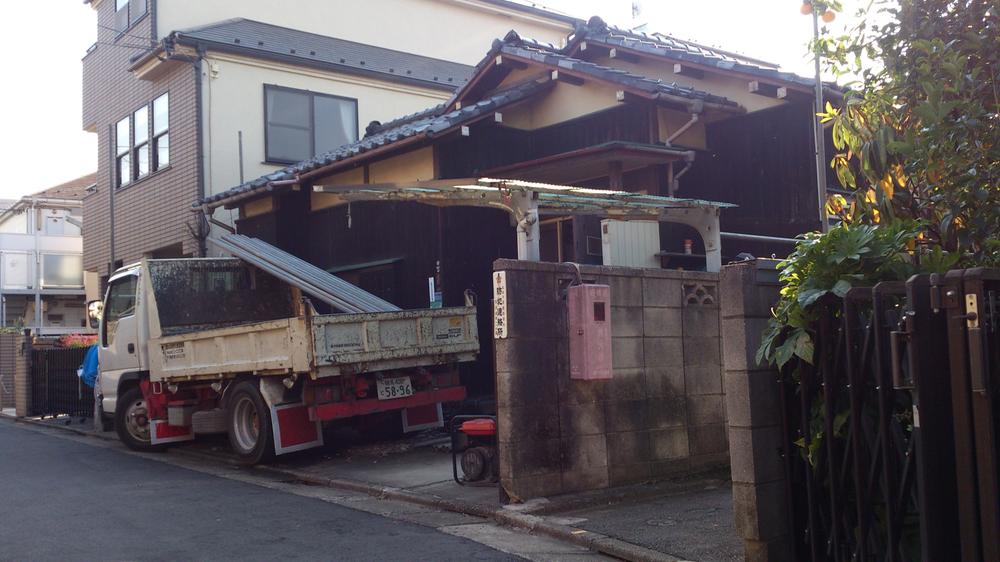 Local appearance photo. Local (12 May 2013) Shooting