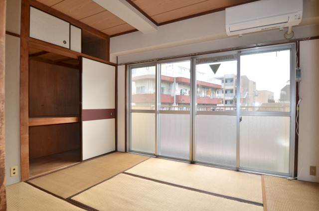 Living and room. 4th floor corner room