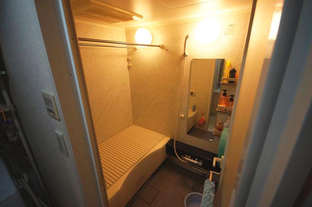 Bathroom. Indoor (11 May 2013) Shooting