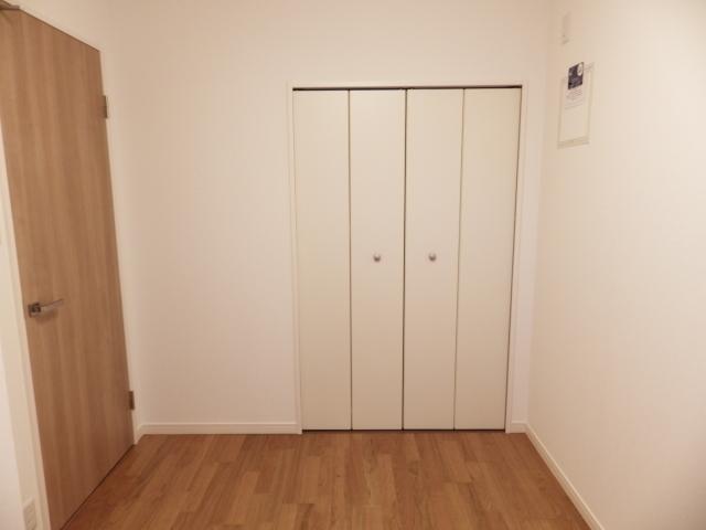 Non-living room. Closet is about 3.6 Pledge.