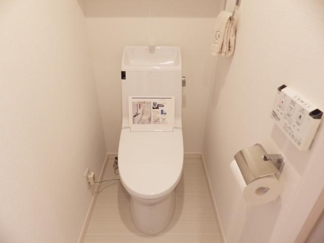 Toilet. It is with a bidet.