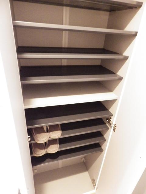 Receipt. It is the entrance of the housing. Height is adjustable.