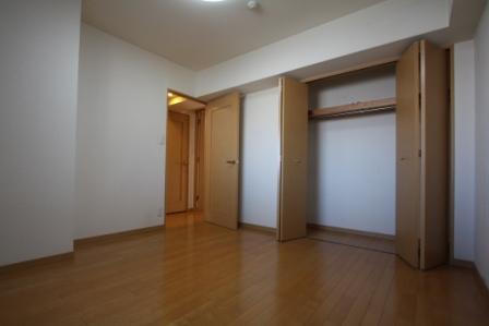 Non-living room. Indoor (11 May 2013) Shooting