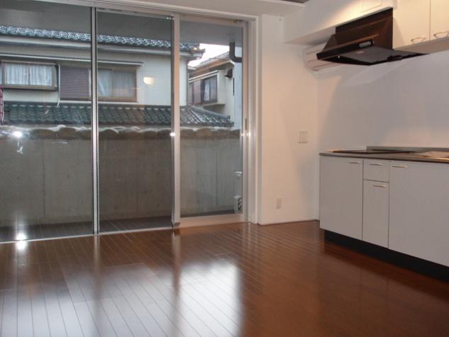 Living and room. ● Living