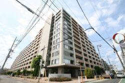 Local appearance photo. ~ It is in a new interior renovation. Scheduled for completion January 17, 2014 ~ Your preview is possible at any time.  ◆ Total units 270 units of large-scale community ◆ Pet breeding Allowed (bylaws Yes) ◆ auto lock ・ Paste is exterior wall tiles ◆