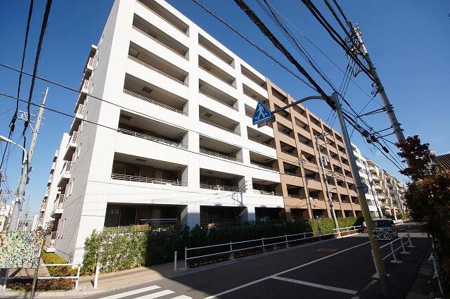 Local appearance photo. Local (12 May 2013) Shooting