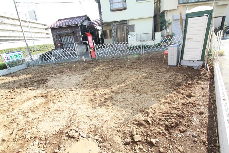 Local appearance photo. Supermarket ・ This is useful in life so close that up to a convenience store.