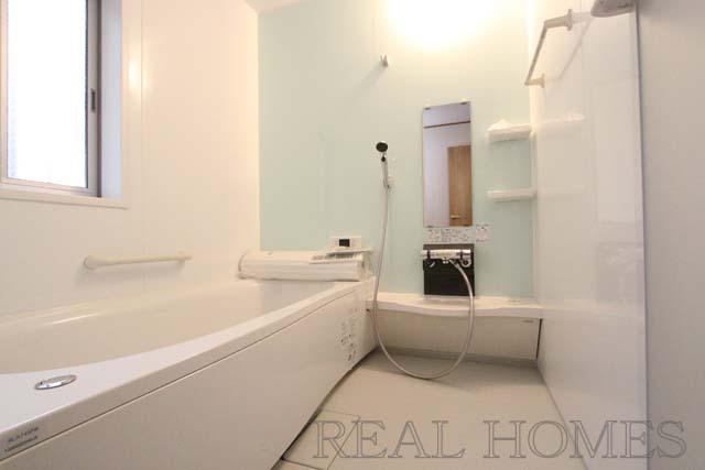 Bathroom. Indoor (11 May 2013) Shooting 1 Building