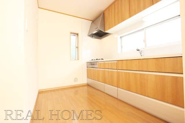 Kitchen. Indoor (11 May 2013) Shooting Building 3