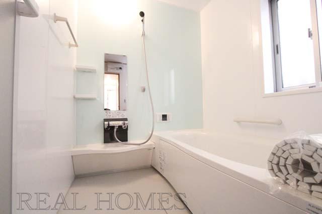 Bathroom. Indoor (11 May 2013) Shooting 7 Building