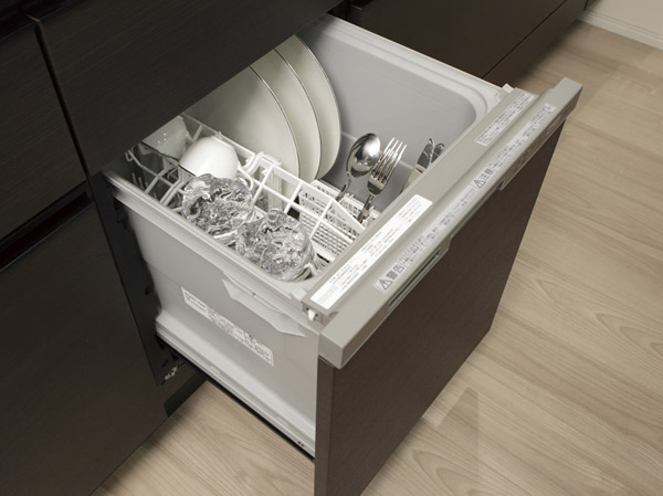 Kitchen.  [Dishwasher (Select)] Built-in kitchen counter. Easy loading and unloading of tableware. Also it is comfortable for bass design. Also with consideration to the eco-water-saving specification.  ※ Model Room SW-L type. Some select plan (free of charge), Including the option (paid). Select Plan, Application deadline have to option both.