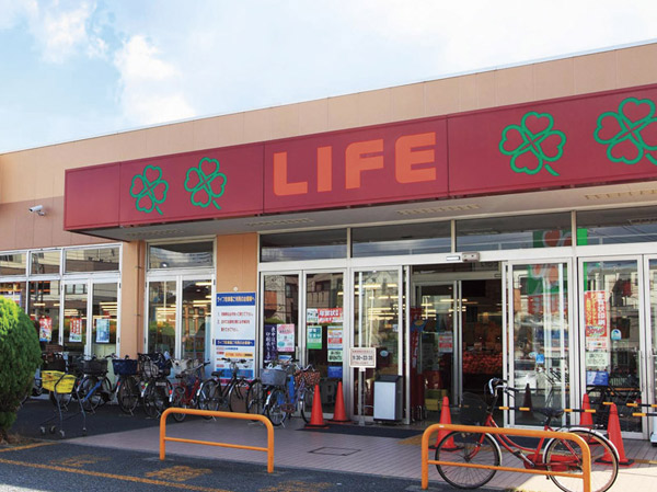 Surrounding environment. Life Maeno Machiten (about 380m)