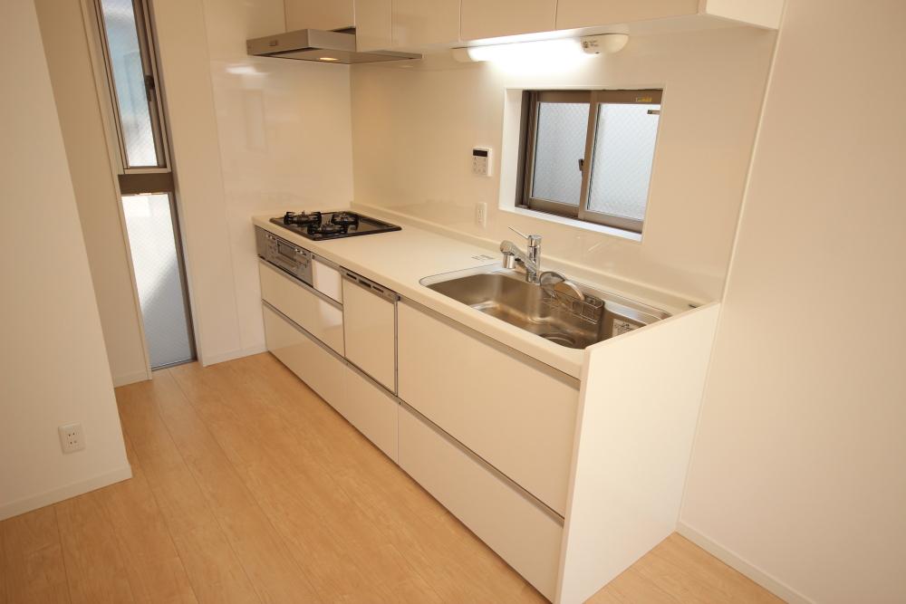 Same specifications photo (kitchen). System kitchen with easy-to-use dishwasher