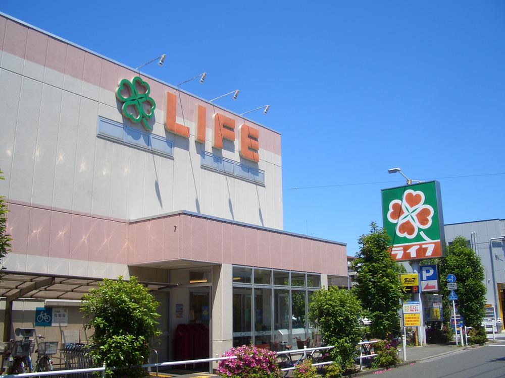Supermarket. Until Life Shimura Sakashita shop 914m
