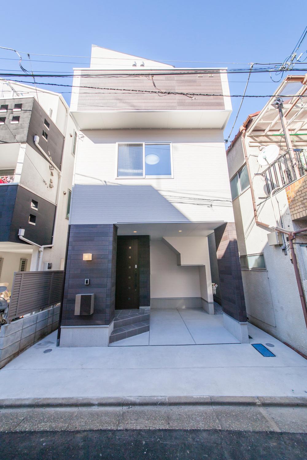 Local appearance photo. Local (11 May 2013) shooting ◎ built-in type of car space Yes ☆ ◎ is a 9-minute walk from the train station! 