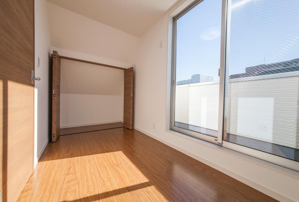 Non-living room. Bright Western-style