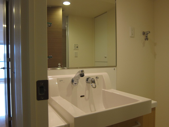 Washroom. ● Independent Bathroom Vanity