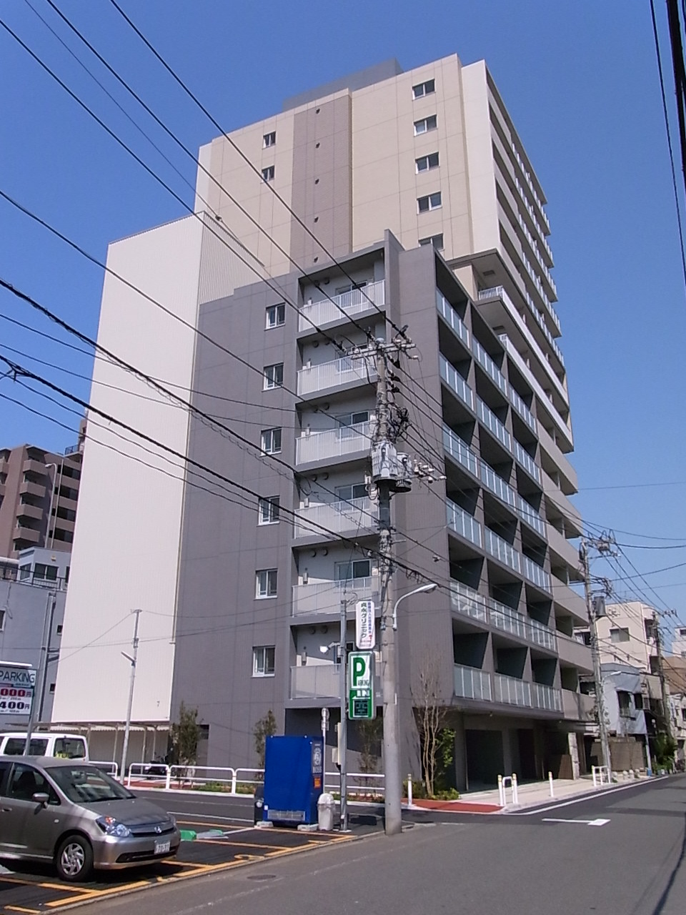 Building appearance. ● Building panoramic view