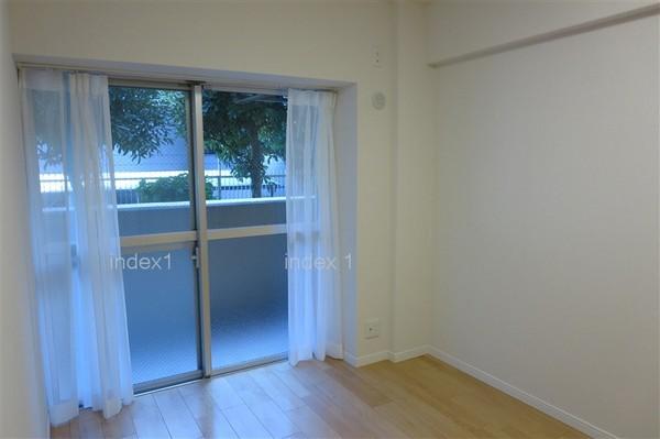 Non-living room. About 6.0 Pledge of Western-style