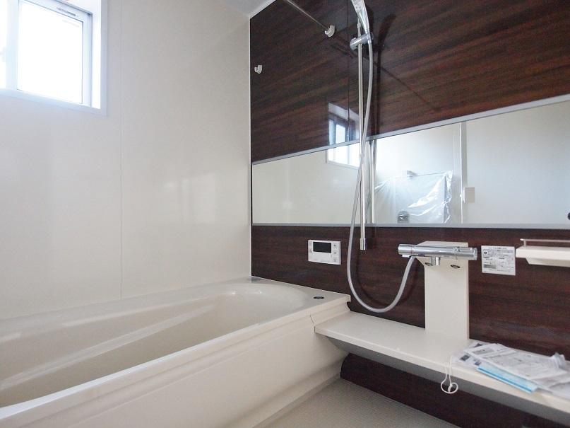 Bathroom. - Chic Bathroom -