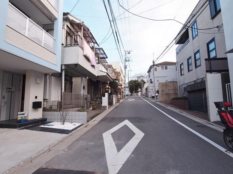 Local photos, including front road. - We are facing on the south side 6M public roads -