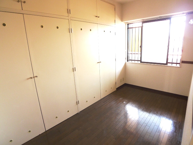 Living and room. Safe even more luggage often because there housed six places in all the room