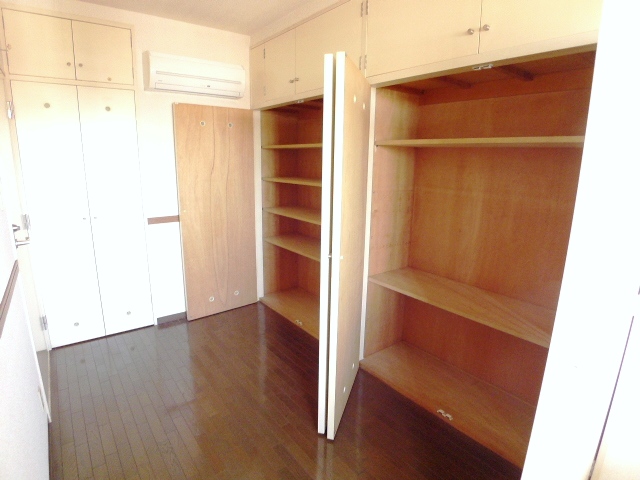 Receipt. One wall of the Western-style high-capacity storage