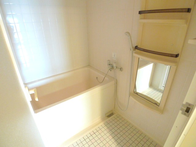 Bath. In the bathtub warm at any time because it is with additional heating function