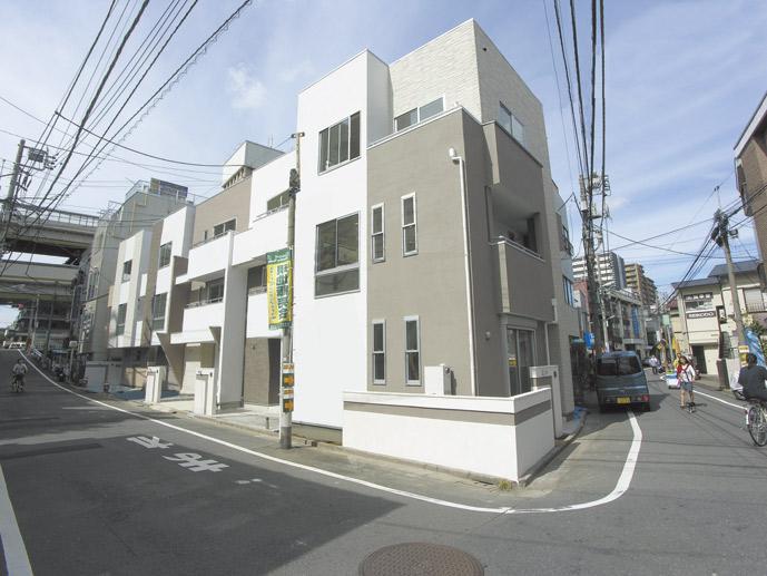 Local appearance photo. Local appearance (seismic grade 2 is acquired building)