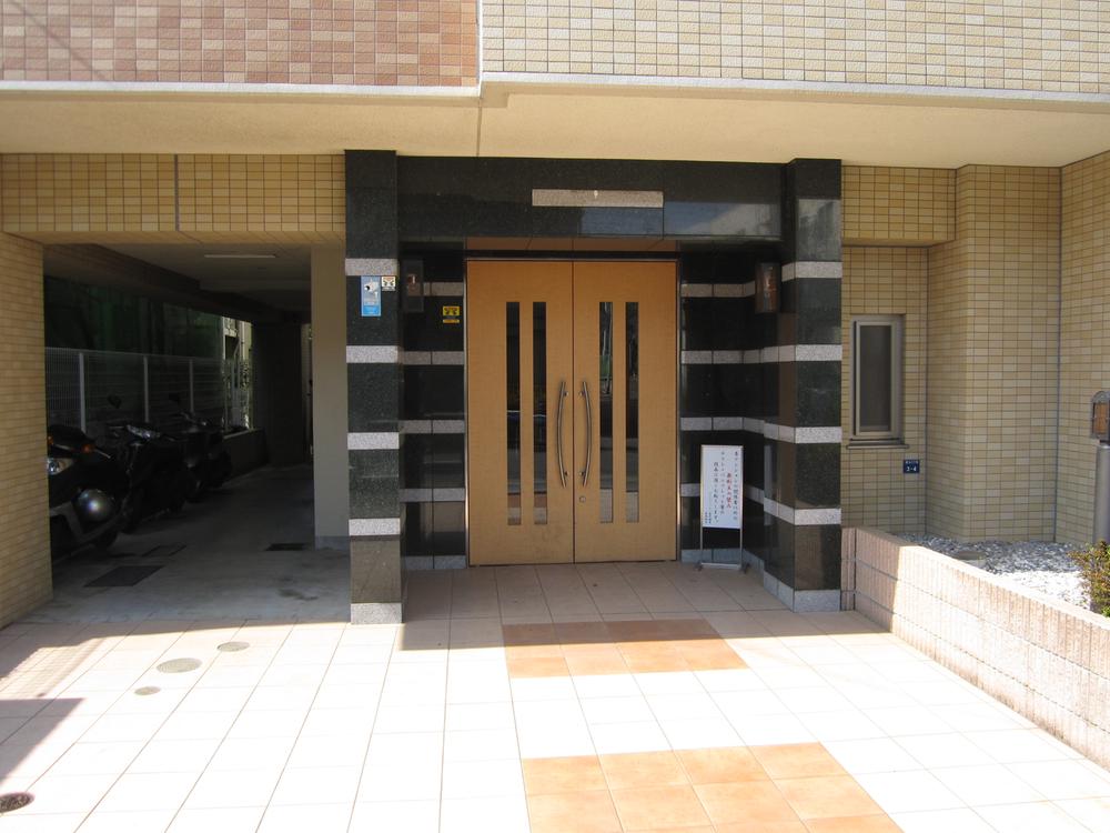 Entrance. Common areas