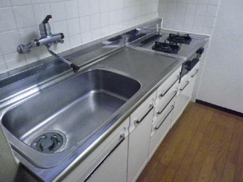 Kitchen. Gas two-burner kitchen