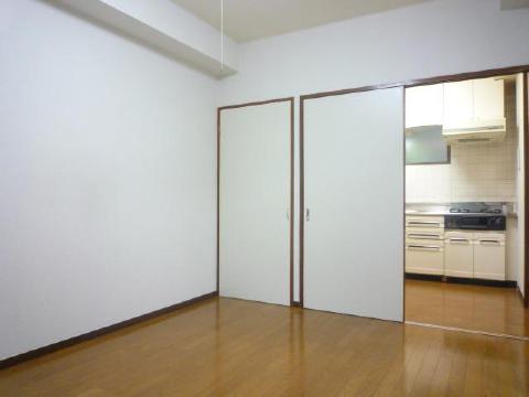 Living and room. Western-style 6 Pledge, This flooring type.