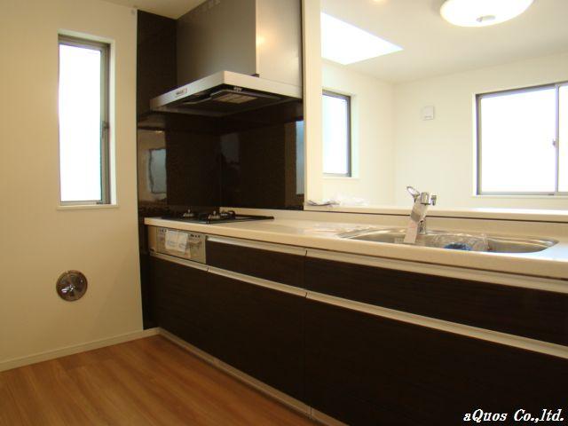 Kitchen. Indoor (11 May 2013) Shooting