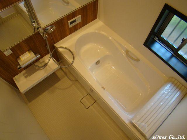 Bathroom. Indoor (11 May 2013) Shooting