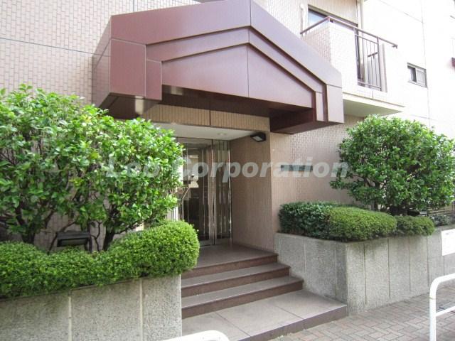 Entrance. Common areas