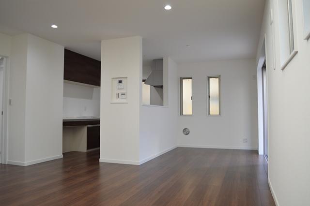 Living. Local (11 May 2013) Shooting