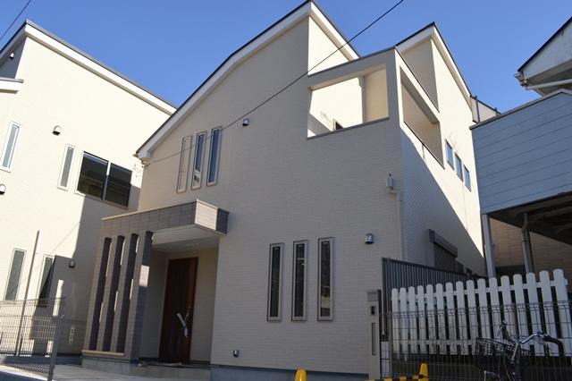 Local appearance photo. Local (11 May 2013) Shooting